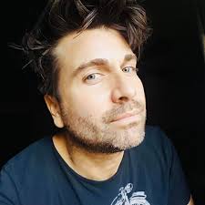 If someone calls you a pig, take the compliment! 😉 Pigs are smart,  sensitive, and so full of personality 🐷💖