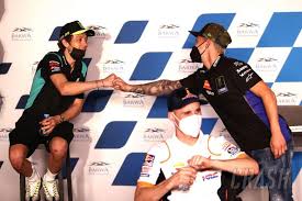 Valentino rossi news, gossip, photos of valentino rossi, biography, valentino rossi girlfriend list valentino rossi is a 42 year old italian motor biker born on 16th february, 1979 in urbino, italy. Catalunya Motogp Rossi Quartararo Is Making The Difference Motogp News