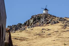 De la corona real, y el patrimonio defienden. Fuente El Fresno Zona Montes Turismo Ciudad Real