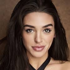 Kara Webber's Instagram, Twitter & Facebook