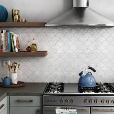 Carrelage Ecailles De Poisson Nos Modeles Preferes Pour L Interieur Carrelage Credence Cuisine Credence Cuisine Credence Cuisine Blanche