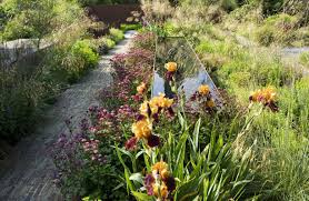 Pin By Isadora Toledo On Gardens Landscape Design Garden Landscape Design Courtyard Garden