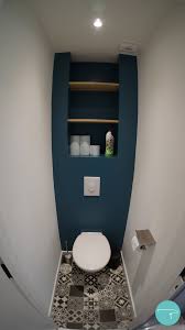 Un Appartement De 75 M Pour Une Colocation Pellmell Deco Decoration Interieure Toilettes Relooking Toilettes Idee Deco Toilettes