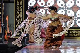Dalam seni tari, salah satu contohnya yaitu tari glipang, tari tradisional probolinggo, jawa timur. Seni Tari Pengertian Sejarah Unsur Konsep Fungsi Jenis Di Indonesia