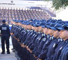 908 miembros usarán el uniforme azul en un plan piloto en 11 municipios del país. Lessirg Por Que Los Uniformes De La Policia Son Azules Facebook