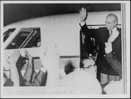 Η ενέργεια με την οποία κάποιος που έχασε άδικα ή παράνομα. 24 Ioylioy 1974 H Hmera Apokatastashs Ths Dhmokratias Ta Nea