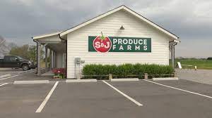 Phone im new to the madison area and i was talking to some of the locals about where to go for a bite to eat and the madison produce company was the first suggestion. Madison Farmers Market Begins Home Delivery Service Whnt Com