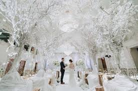 Also, colors such as ice blue, blush, light purple, glittery and silver are usually frequently recommended for a wedding fairytale. A Lavish Winter Wonderland Themed Wedding In Vancouver 62 Weddingbells