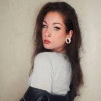 Elizabeth Bayer's Instagram, Twitter & Facebook