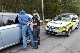 Definite singular of politi (etymology 1). Ringeriksavisa Med Nyheter Fra Honefoss Og Ringerike Politiet Arresterer Faerre I Asker Og Baerum Etter Politireformen