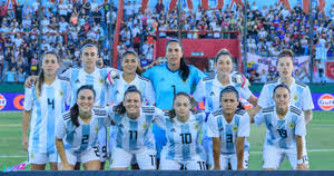 Es uno de los seleccionados más exitosos del fútbol internacional de todos los tiempos. Seleccion Femenina De Futbol De Argentina Wikipedia La Enciclopedia Libre