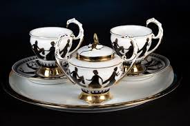 Aici turistii pot vedea o serie de colectii impresionante de obiecte realizate din portelan. Apulum Alba Iulia Cea Mai Mare FabricÄƒ De PorÈ›elan Din Europa Are O ProducÈ›ie DiversificatÄƒ De PorÅ£elan Menaj Si Hotelier Obiecte Decorative Bibelouri