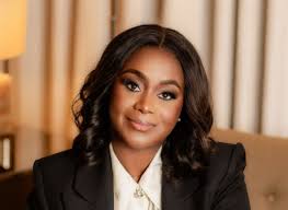 Liderança no feminino: Conheça Mayra Costa, a única mulher à frente de umas  das maiores construtoras do país