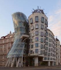 Entworfen wurde es von den renommierten architekten vlado milunić und frank o. Ginger Und Fred Das Tanzende Haus In Prag Architektur Des 20 Und 21 Jahrhunderts