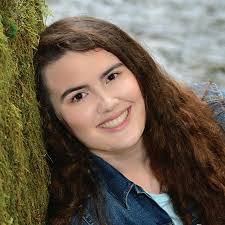 Leslie Estrada's Instagram, Twitter & Facebook