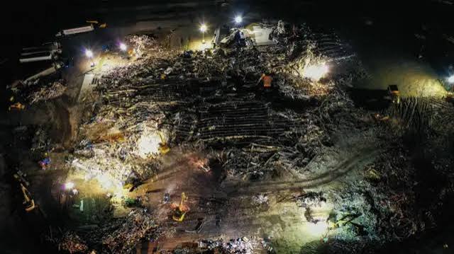Tornados en Estados Unidos: la desesperación en una fábrica de velas arrasada en Kentucky - BBC News Mundo
