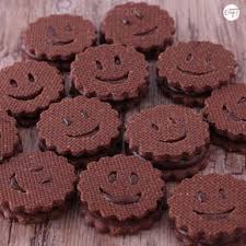 C Est Ma Fournee Biscuits Smiley Au Chocolat Biscuit De Noel Facile Recette Gateau Sec Biscuit De Noel