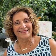 Darlene Bingham's Instagram, Twitter & Facebook