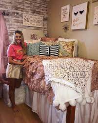 34 Best Dorm Room Organization Ideas All Freshman Should Know By Sophia Lee Girls Dorm Room College Dorm Room Decor Dorm Room Organization