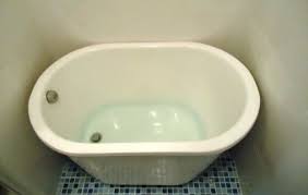 To fit the freestanding bath in a small bathroom it's advisable to place it near an external wall, where the waste pipes are located. Soaking Tub For Small Bathrooms Intended To Fit In A Pre Existing Shower Space Ofuro Casas De Banho Pequenas Banheiro Pequeno Com Chuveiro