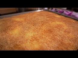 Kokosflocken mit zucker und vanillezucker mischen und auf den flüssigen teig streuen. Esk Buttermilch Kokos Kuchen Youtube