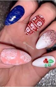41 Suprising Christmas Nail Art Design Ideas For This New Year Page 34 Of 41 Ladiesways Com Women Hairstyles Blog Christmas Nail Art Designs Nail Art Designs Christmas Nails