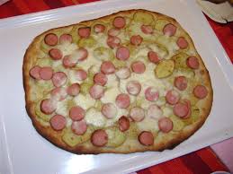 Come fare la pizza con le patate. Pizza Con Wurstel E Patate Ricetta Di Cuor Di Cucina