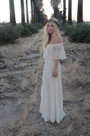 La tendenza treccine hippie anni 70 non lascia indifferente la business woman lombarda, anzi.tra i look preferiti di chiara ferragni. Abiti Da Sposa Hippie I Modelli Ispirati Agli Anni 70 Foto Nanopress Donna