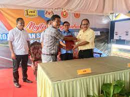 Yhf construction sdn bhd is a construction company that provide earthwork, roadwork and infrastructure services. Kkr Malaysia On Twitter Majlis Penyerahan Projek Menghubungkan Lebuhraya Utara Selatan Ke Pulau Bunting Oleh Pengarah Urusan Ucm Construction Sdn Bhd Kpd Ir Wan Mohamad Hilmi Bin Wan Mahmud Pengarah Jkr Kedah Disaksikan
