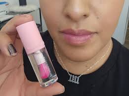 Is liquid blush packaging similar to summer fridays lip oil?