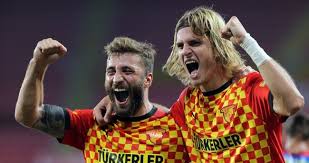 Süper lig ekibi göztepe'de gösterdiği başarılı performansla milli takım'a kadar yükselen alpaslan öztürk, i̇zmir temsilcisiyle yollarını ayırdı. Iasbh Tmgrup Com Tr 902ec9 650 344 0 22 800 442