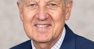 Dennis Barlow's Instagram, Twitter & Facebook