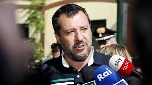 Matteo salvini — rt de. Italien 130 Menschen Sitzen Auf Dem Schiff Fest
