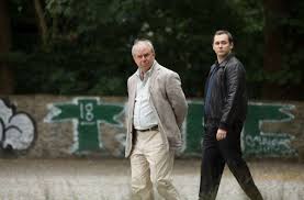 Als sein freund reinhold ihn überredet, bei einer diebestour mitzumachen berlin alexanderplatz ist ein moderner roman. Verstrickt In Eine Ungesunde Kleingauner Partnerschaft Francis Welket Bungue Links Und Reinhold Albrecht Schuch In Berlin Alexanderplatz Stuttgarter Nachrichten