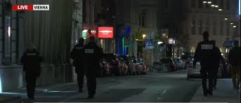 Atentat in centrul londrei, un barbat a intrat cu masina in multime. Atentat In Viena Cu 4 MorÈi Èi 22 De RÄniÈi Un Singur Autor GÄsit De AutoritÄÈi Teroristul Fusese Eliberat CondiÈionat DupÄ Doar 7 Luni De Inchisoare Atacatorul A Vrut SÄ Lupte In