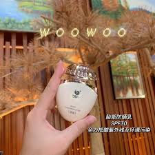 怕晒黑 用蜗蜗防晒乳 蜗蜗网红联盟 素敏推荐 防晒做的好的姑娘看着 一定要比同龄人要年轻防晒已经不仅仅是为了防晒黑还可以保持肌肤的健康状态不要等晒黑了晒伤了 才想起要防晒