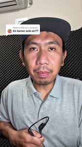 Petualangan Anak Kecil di Hutan: Mencari Kayu Bakar Besar