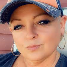 Lori Lebaron's Instagram, Twitter & Facebook