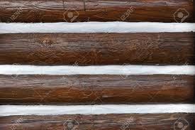 Log cabin chinking is a technique used to seal narrow openings between cabin logs and to fill cracks or crevices within logs. Nahaufnahme Von Einem Aussen Log Cabin Wall With Chinking Lizenzfreie Fotos Bilder Und Stock Fotografie Image 34832670