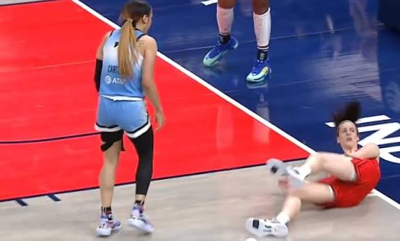 Mark - BREAKING: The WNBA has retroactively assessed Chennedy Carter a  flagrant one for her cheap shot on Caitlin Clark, per sources. It was  originally called a common foul. | Facebook