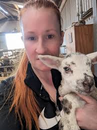 Little Maisie getting stuck into lambing! 😍 📸 Laura Pickard