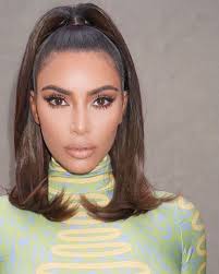 90s Actress With Short Black Hair We Should Have Seen This 90s Hair Trend Coming Hair Flip Celebrity Hairstyles Kim Kardashian Hair
