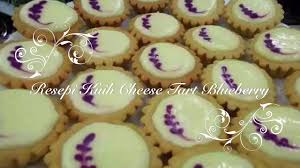 A mimic on hokkaido cheese tarts that lend to a flakey tart crust with a warm soft custardy rich cream cheese filling. Tart Cheese Resepi