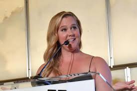 Besprochen werden patty jenkins' wonder woman (taz, faz), die komödie mädelstrip mit amy schumer (standard) und die neue. Tv Tipps Amy Schumer Und Goldie Hawn Gehen Auf Madelstrip Brigitte De