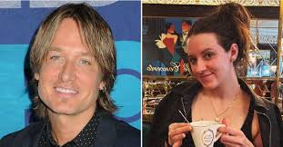 Keith Urban Points At Female Guitarist & Sings 'I Was Born To Love You'