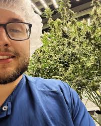 Lauren Derrick's Instagram, Twitter & Facebook