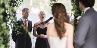 Es würde uns sehr freuen, sie bei der musikalischen gestaltung ihrer hochzeit unterstützen zu dürfen. Musik Fur Die Hochzeit Den Richtigen Ton Treffen