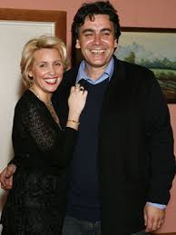 Não liga aos homens, senão para os manipular, é uma mulher fria, porém, inteligente. Caras Sofia Alves E Celso Cleto Estreiam Peca Nos Acores