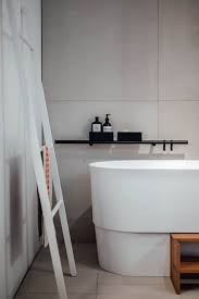 Per realizzare le vasche da bagno, i fabbricanti ricorrono a diversi materiali (legno, rame, acciaio inossidabile, pietra, ecc.) ma la maggior parte sono fabbricate in acrilico o in vetroresina. Vasca Da Bagno Freestanding Materiali Produttori Prezzi Guida 2021