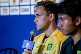 Duel Panas Persebaya vs Persib di GBT, Nasib Paul Munster di Ujung Tanduk